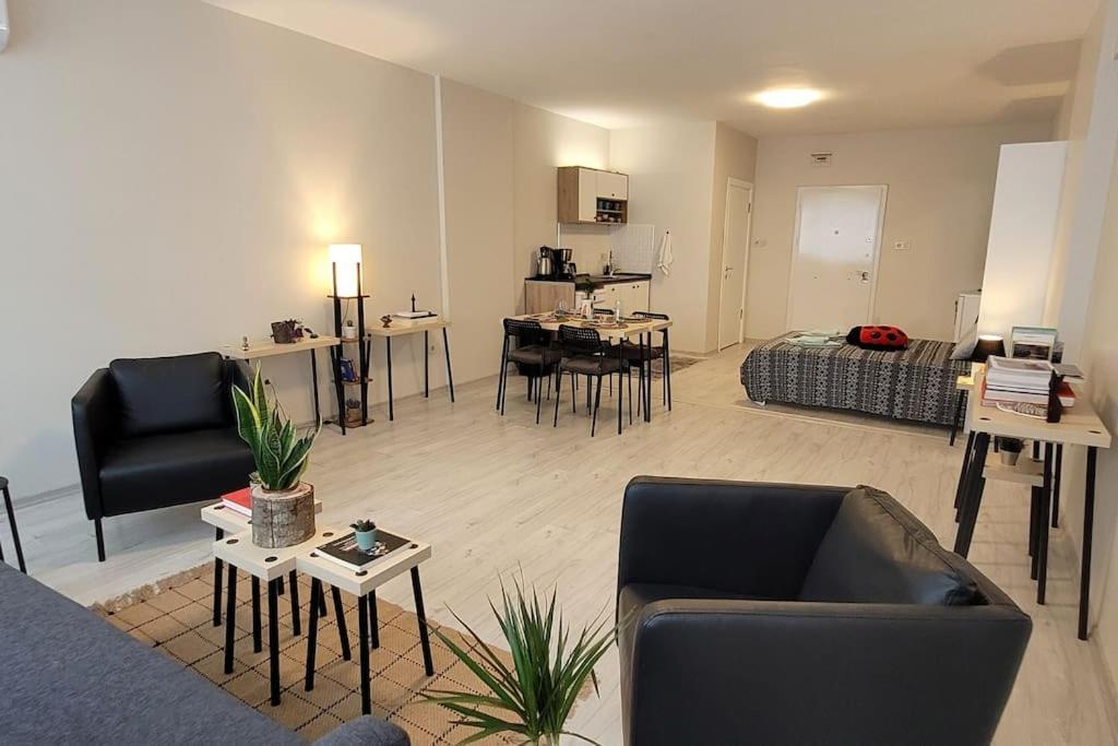 Апартаменты New Cosy Studio In The Heart Of Kadikoy Стамбул Экстерьер фото